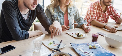 repas collectif entre collègues